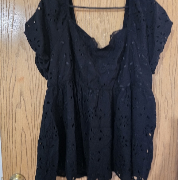 Nwt.Torrid Black Eyelet Top - Picture 3 of 5